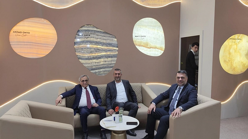 EOSB Başkanı Suat Öztürk, İzmir Mermer Fuarı'nda Firmaları Yalnız Bırakmadı