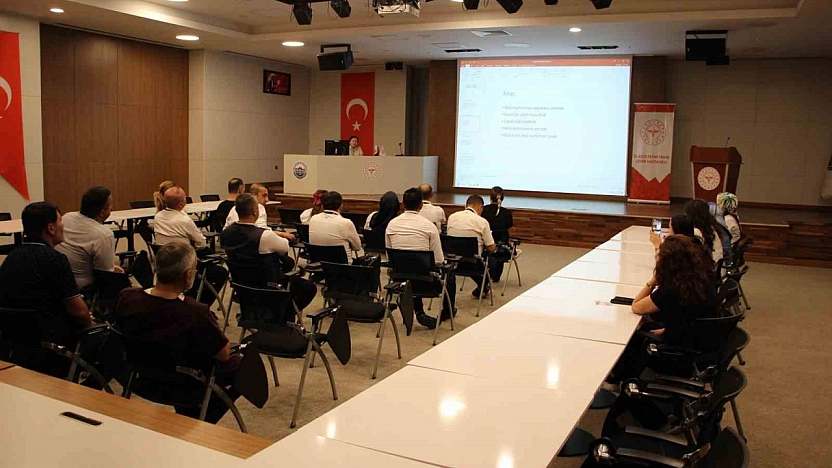 Fethi Sekin Şehir Hastanesi'nde Enfeksiyon Kontrolü Eğitimi Düzenlendi
