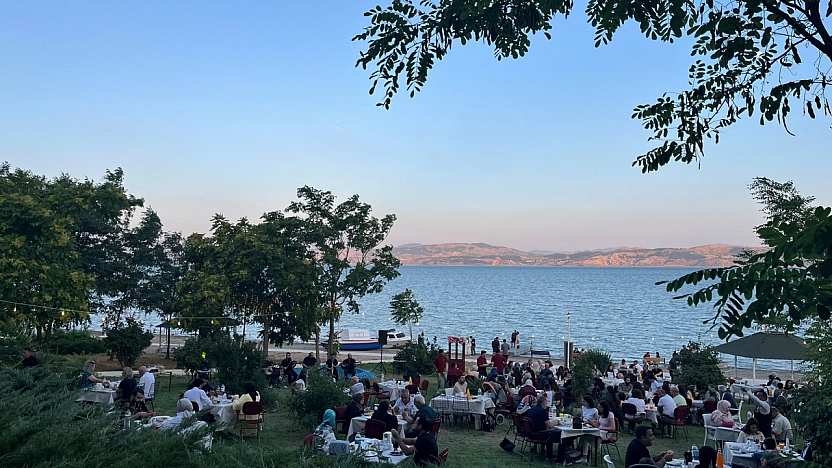 Fırat Üniversitesi Hazar Gölü'nde Turizm ve Kültüre Katkı Sunmaya Devam Ediyor