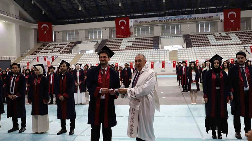 Fırat Üniversitesi Tıp Fakültesi'nde Mezuniyet Coşkusu