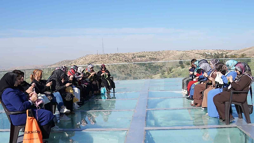 Harput'ta Manzara Eşliğinde Örgü Molası