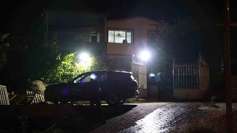 Husumet Kanlı Bitti: Eve Açılan Ateşte 4 Kişi Yaralandı