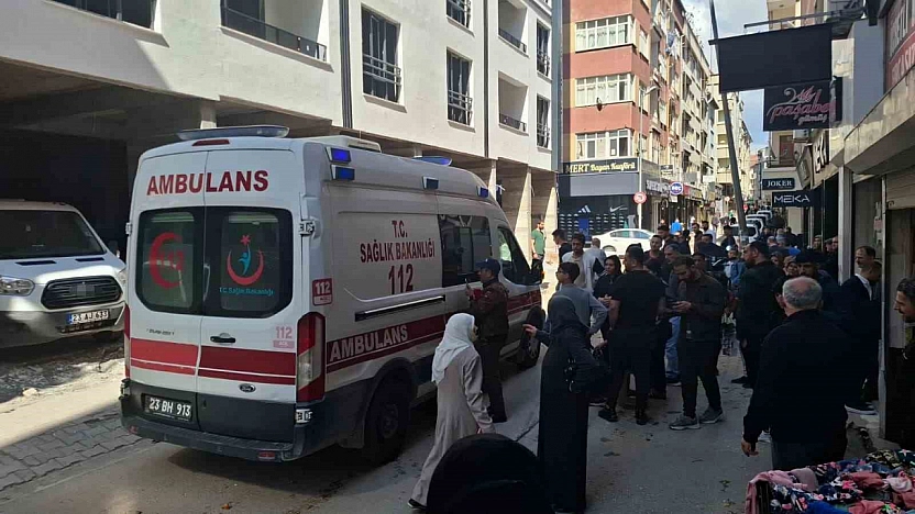 İş Makinesi Seyyar Satıcıya Çarptı: 1 Yaralı