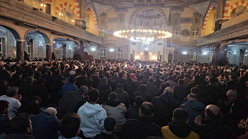 Kadir Gecesi'nde Camilerde Yoğunluk Yaşandı