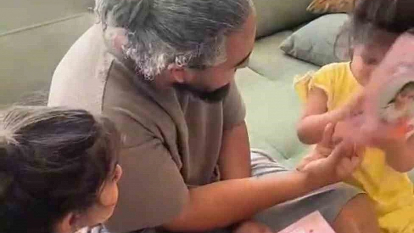 Baba Karneleri Karıştırdı, Ortaya Gülümseten Anlar Çıktı