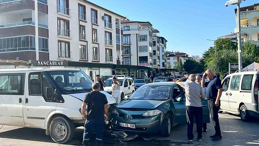 Kazadan Kaçmaya Çalıştı, Motosikletin Çarpmasıyla Yaralandı