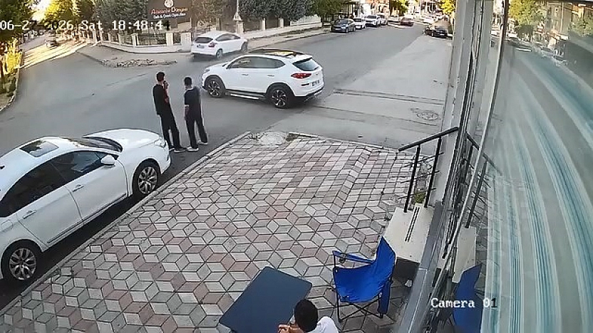 Kazaya Neden Olan Cip Sürücüsü Olay Yerinden Kaçtı