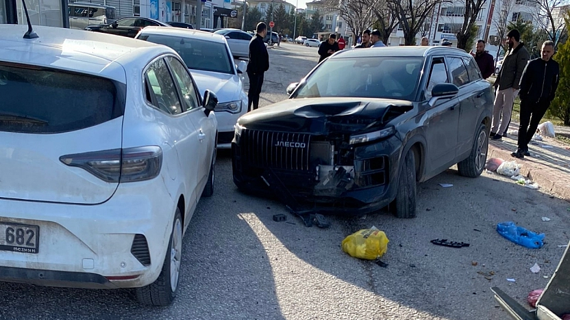 Kuvayi Milliye Caddesi'nde Korkutan Kaza