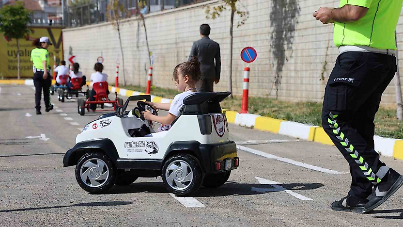 Miniklere Eğlenceli Trafik Eğitimi: Kuralları Uygulayarak Öğrendiler