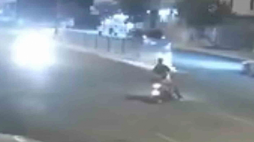 2 Kişinin Mucizevi Şekilde Kurtulduğu Kaza Kamerada