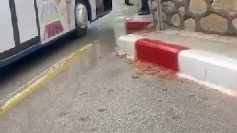 Otobüs Şoförüyle Kavga Etti, Şemsiyeyle Saldırdı