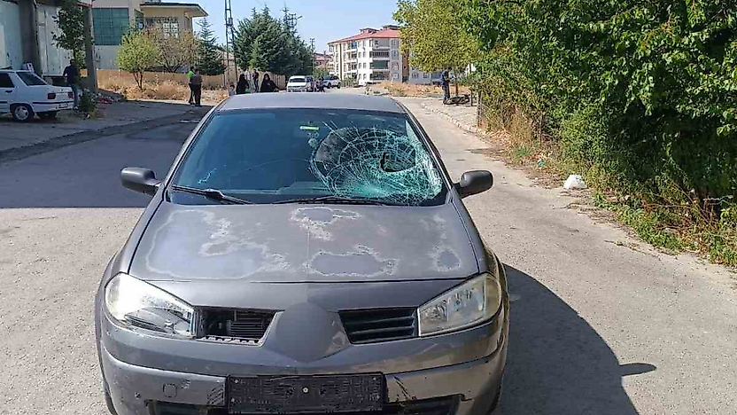 Palu'da Bisikletli Çocuğa Araç Çarptı: Yaralı