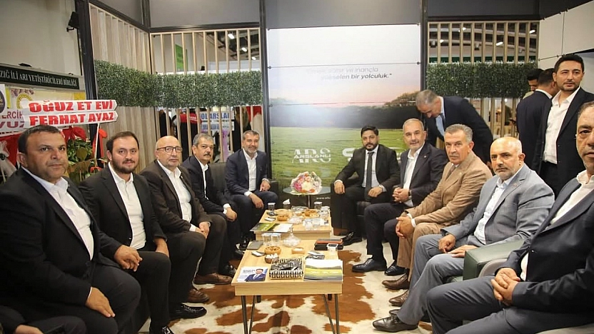 Şenol Arslan'dan Fuarda Yoğun Ziyaret ve Görüşme Trafiği