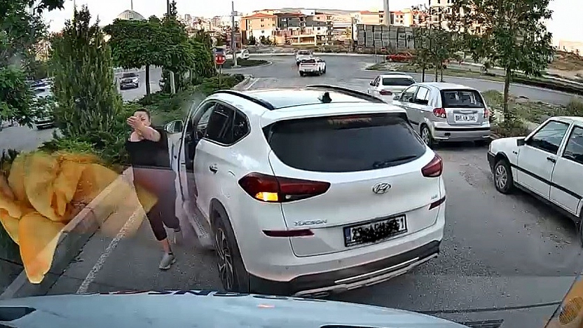 Trafikte Gergin Anlar: Yol Kesip Tepki Gösterdi