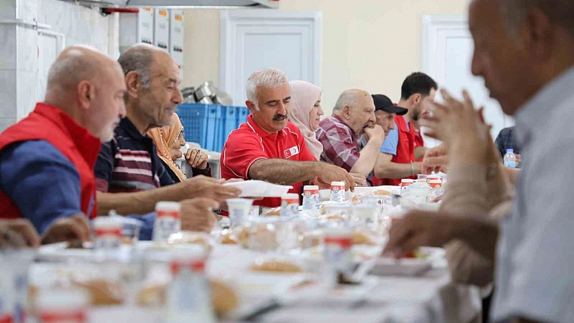 Türk Kızılay'dan Huzurevi Sakinlerine Gönülleri Isıtan Buluşma