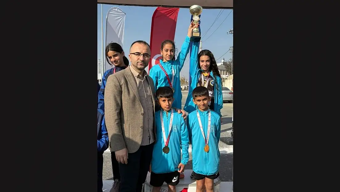 Elazığ 1. etap kros yarışmasında bölge birincisi oldu.