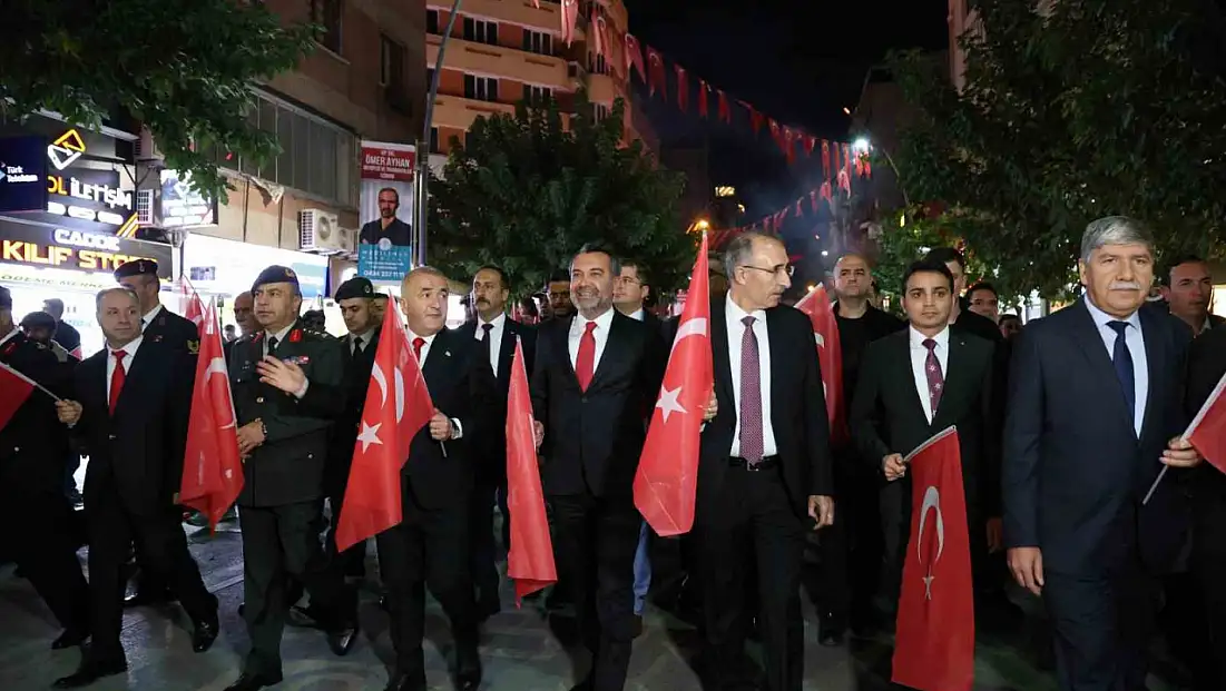 Elazığ'da Fener Alayı yürüyüşü  gerçekleştirildi