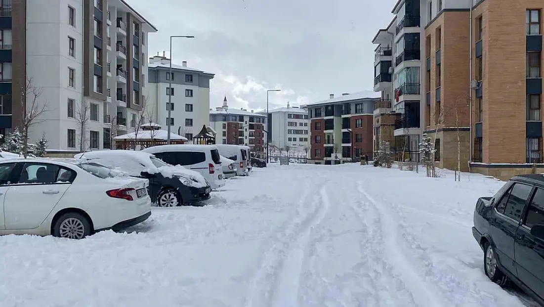 Elazığ'da eğitim-öğretime bir gün daha ara verildi.