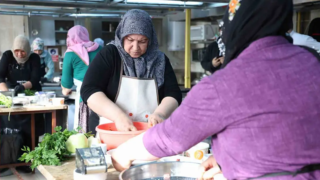 Elazığ mutfağı ulusal arenaya taşınıyor: 40 kadın geleneksel tariflerle yarıştı.