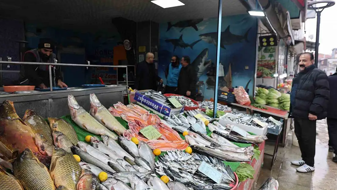 Havaların soğumasıyla birlikte vatandaşların balık tüketimine olan ilgisi arttı.