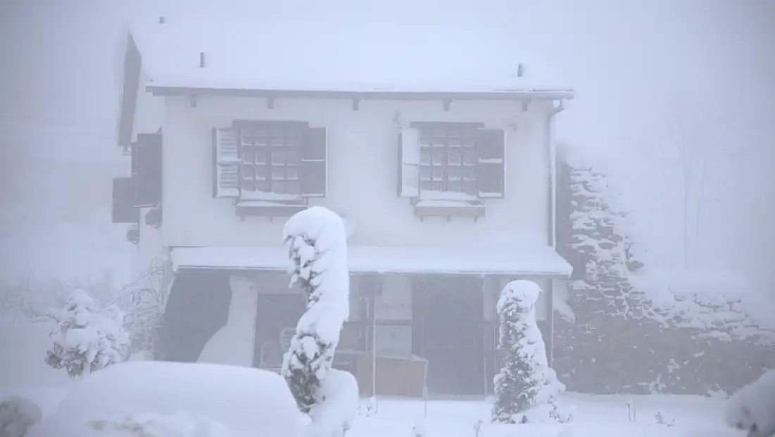 Yoğun kar yağışı Harput'u beyaza bürüdü