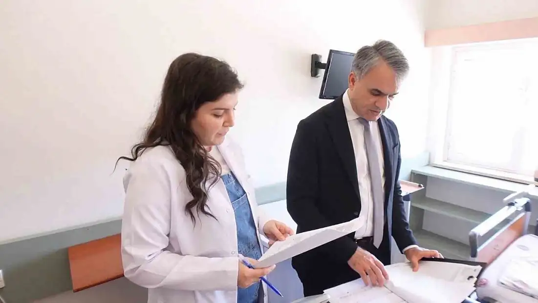 Prof. Dr. Gözel, gereksiz antibiyotik kullanımının hastaların sağlığını iyileştirmekten çok daha da kötüleştirebileceğini belirtti