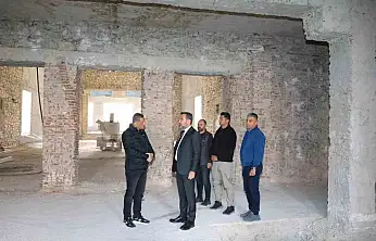 Başkan Şerifoğulları, tarihi öğretmenevindeki çalışmaları inceledi.