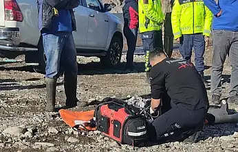 El freni açılan pikap baraja düştü, kadın mühendis öldü.