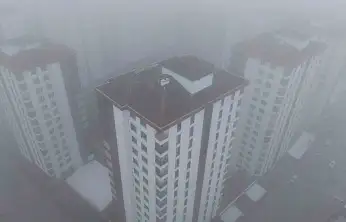 Elazığ'da 200 metre mesafeden itibaren şehir, yoğun sisin içinde kayboldu.