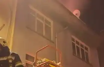 Elazığ'da 4 katlı apartmanda yangın