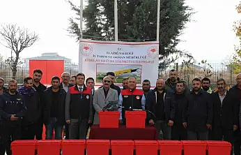 Elazığ'da hayvan yetiştiricilerine kırkım makineleri dağıtıldı.