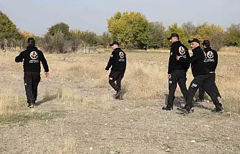 Elazığ'da kaybolan çocuğu bulmak için 250 kişilik bir ekip arama çalışmalarını sürdürüyor.