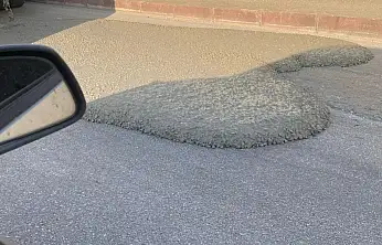 Elazığ'da bir mikserden taşan beton, asfalt yola yayıldı