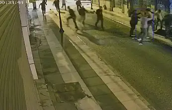 Elazığ'da bir kişi, sokak ortasında darp edildi.