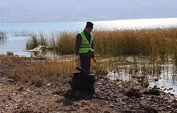 Hazar Gölü'nde Temizlik Çalışmaları Aralıksız Sürüyor