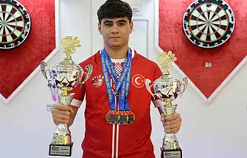 14 yaşında dünya şampiyonu oldu.