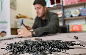 Hobisini sanata çevirerek Türkiye'nin en yetkin filografi ustalarından biri haline geldi ve 500'den fazla esere imza attı.