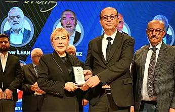 İnönü Üniversitesi'nden Yasemin Açık'a Plaket