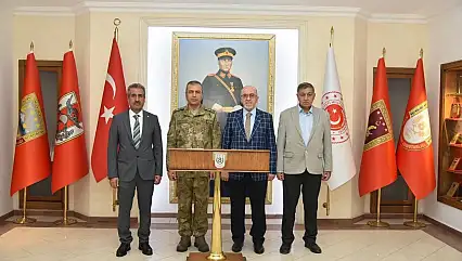 Başkan Dumandağ, Kolordu Komutanı Durmaz ile buluştu.