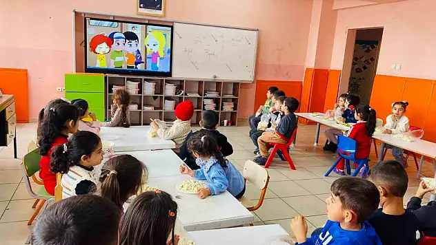 Arıcak'ta 'Çocukluk Arkadaşım Olur musun' projesi hayata geçirildi.