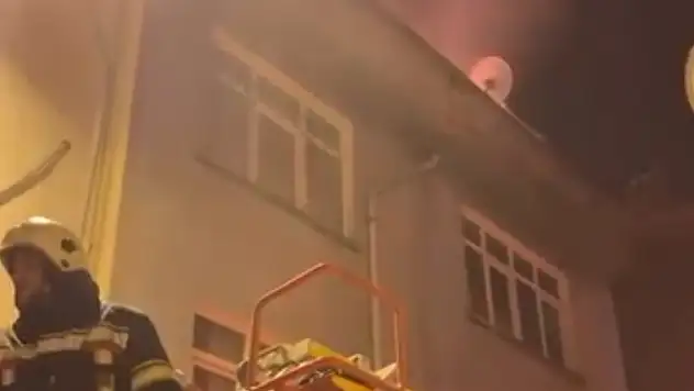 Elazığ'da 4 katlı apartmanda yangın