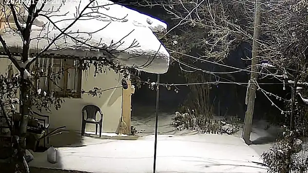 Elazığ'da deprem anı güvenlik kameralarında