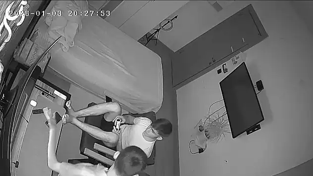 Depreme oyun oynarken yakalandılar