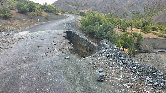 Elazığ'da Köy Yolunda Çökme Olayı