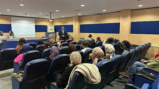Elazığ'da sağlık çalışanlarına yönelik bir seminer düzenlendi.