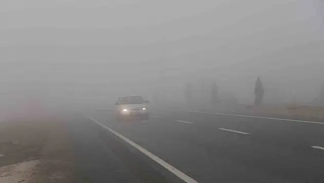 Elazığ'da yoğun sis etkisini gösterdi.