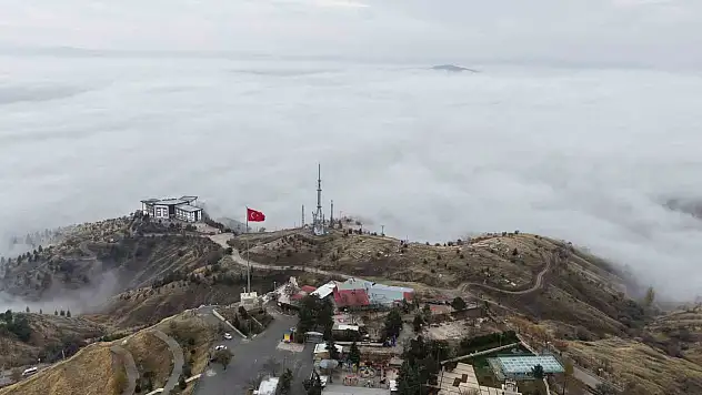 Elazığ sisle kaplandı, kartpostallık manzaralar oluştu.