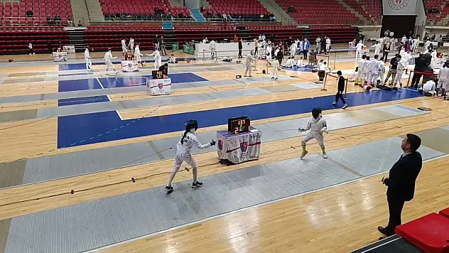 Elazığlı Elif Reyyan, eskrimde Türkiye şampiyonu  oldu.