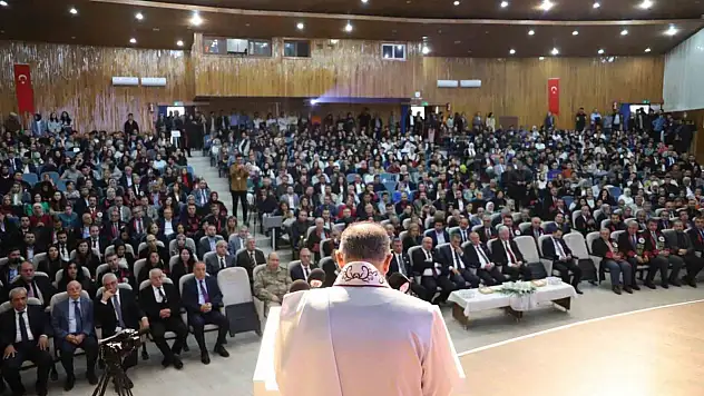 Fırat Üniversitesi'nde akademik yıl açılış töreni gerçekleştirildi.