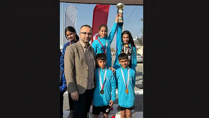 Elazığ 1. etap kros yarışmasında bölge birincisi oldu.